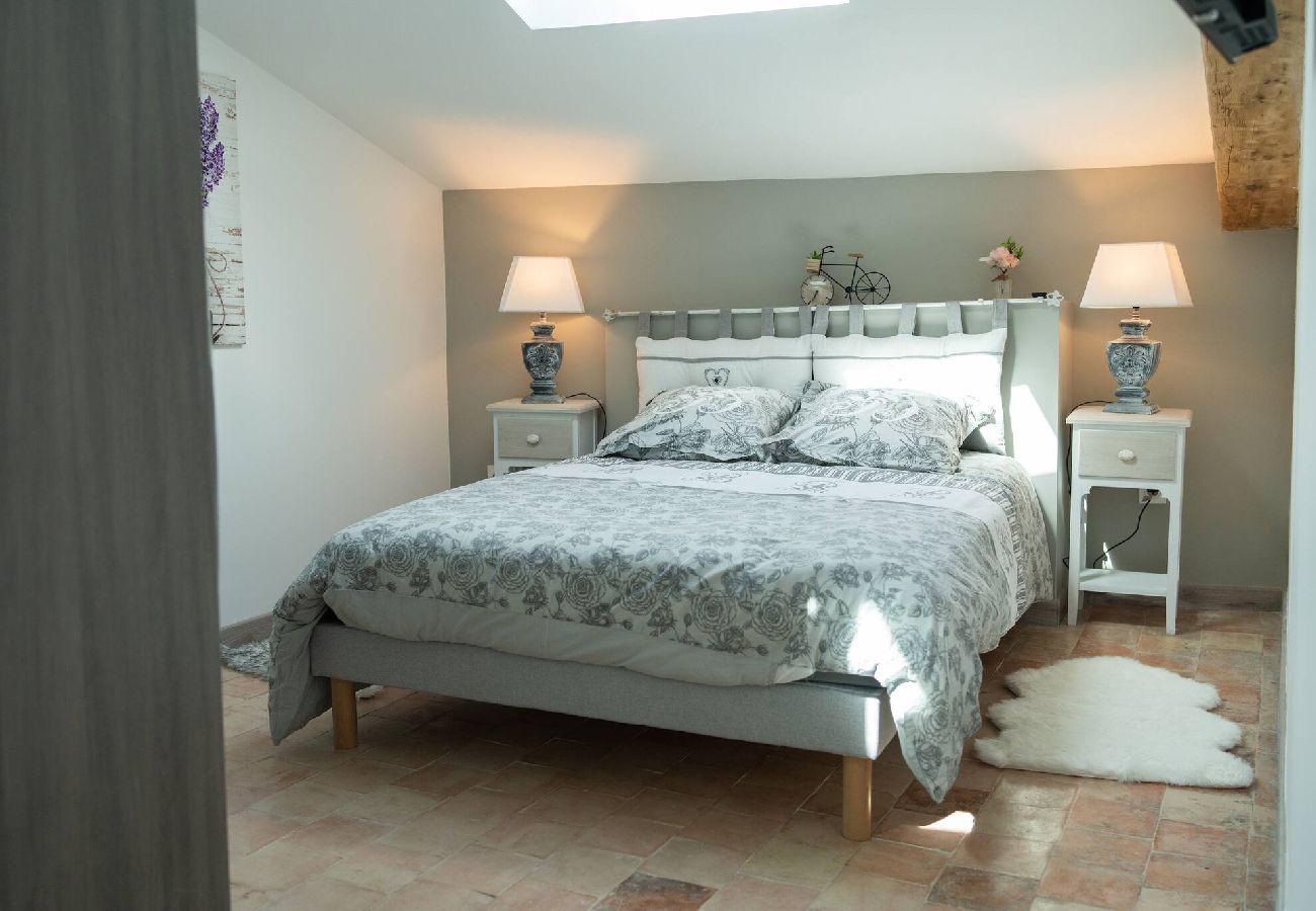 Appartement à Riez - Appartement La Lavande-balnéo en amoureux-3 étoiles 