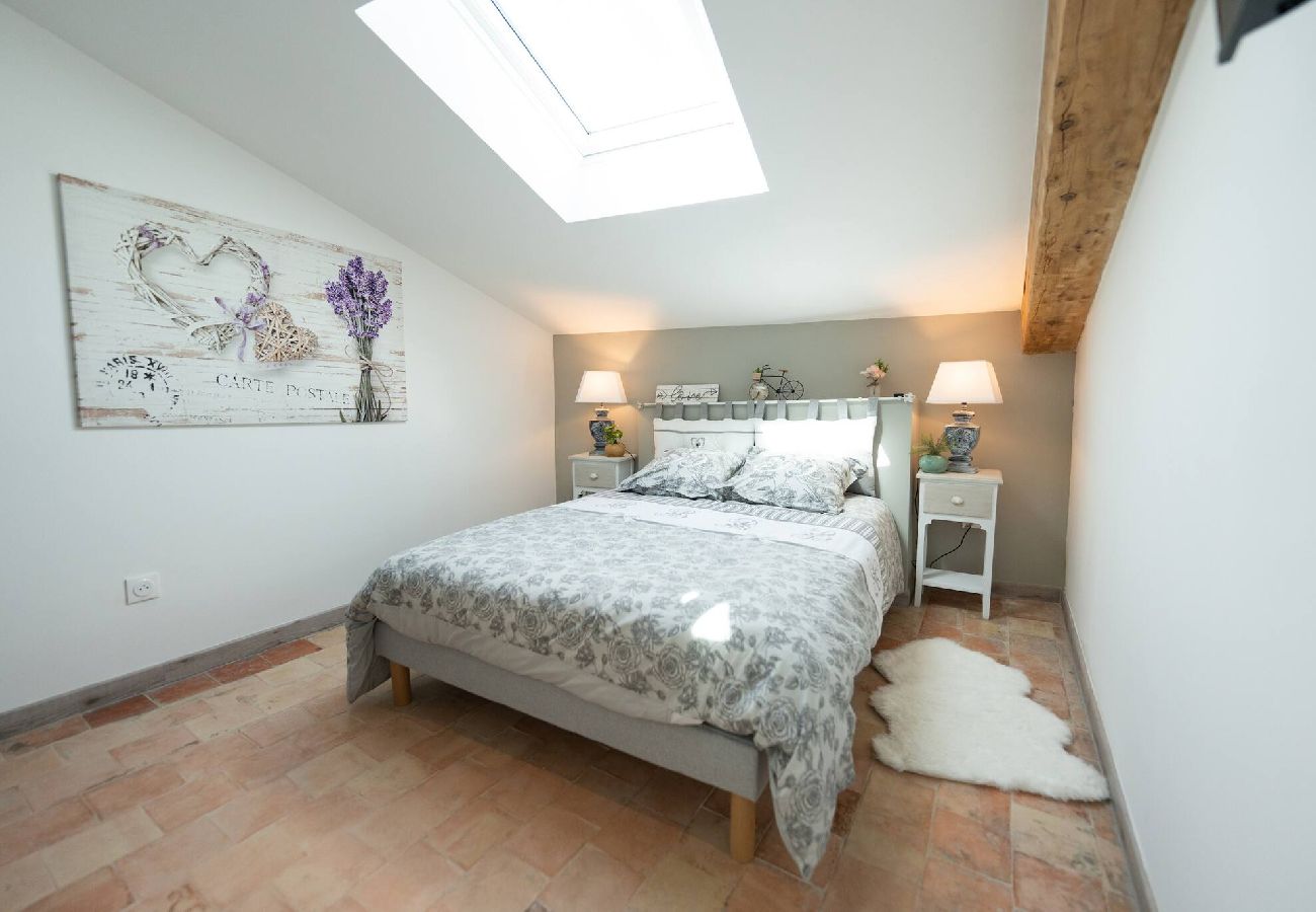 Appartement à Riez - Appartement La Lavande-balnéo en amoureux-3 étoiles 