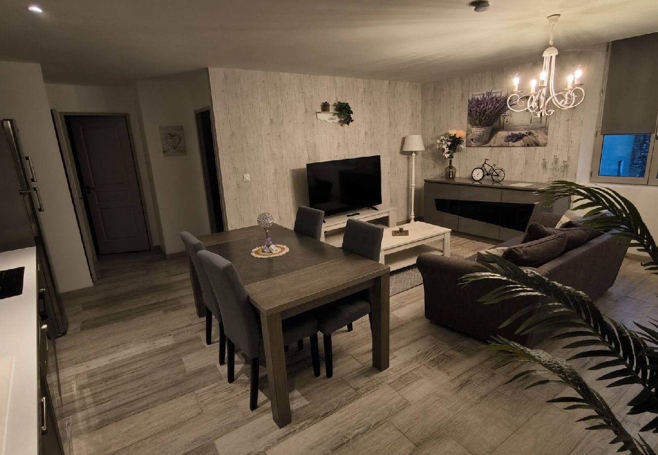 Appartement à Riez - Appartement Le Laurier-4 pers-Lac de sainte croix-3 étoiles 