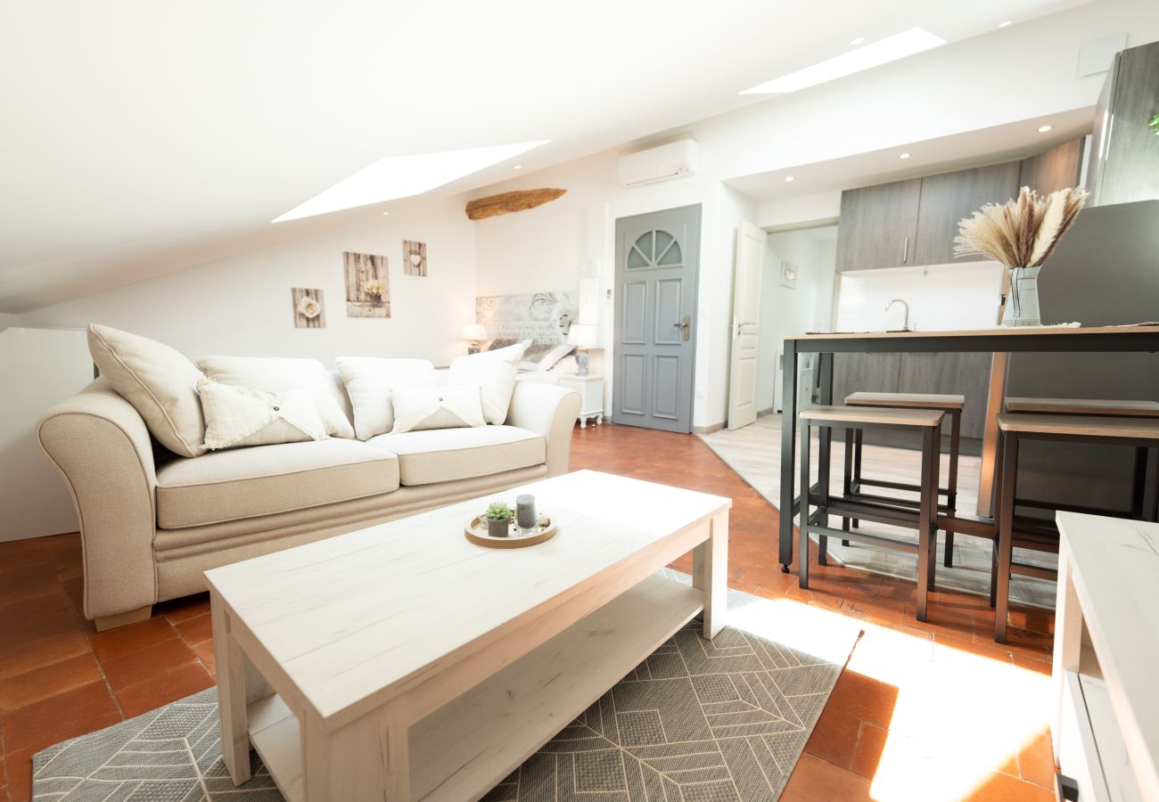 Studio à Riez - Appartement le Mansardé-Le charme sous les toits-3 étoiles