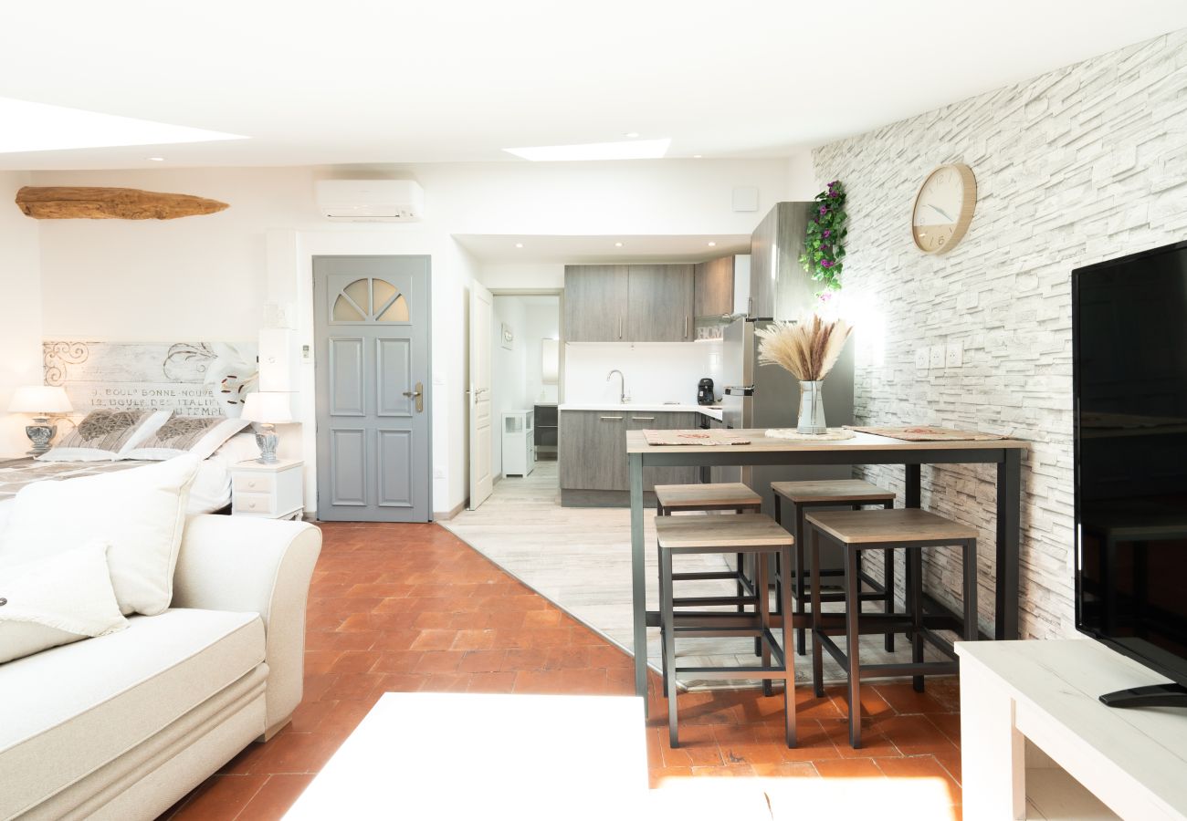 Studio à Riez - Appartement le Mansardé-Le charme sous les toits-3 étoiles