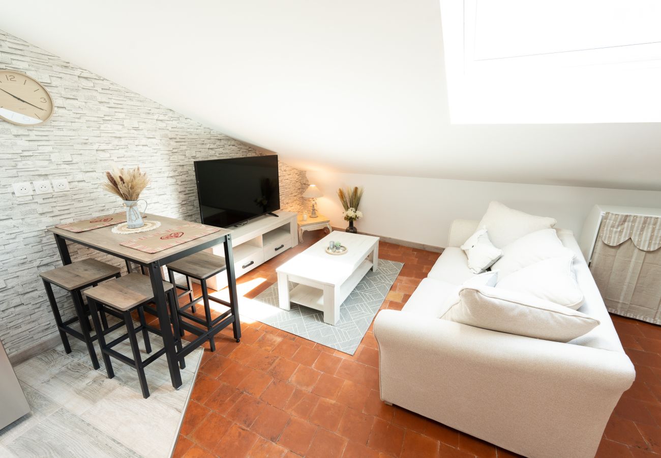 Studio à Riez - Appartement le Mansardé-Le charme sous les toits-3 étoiles