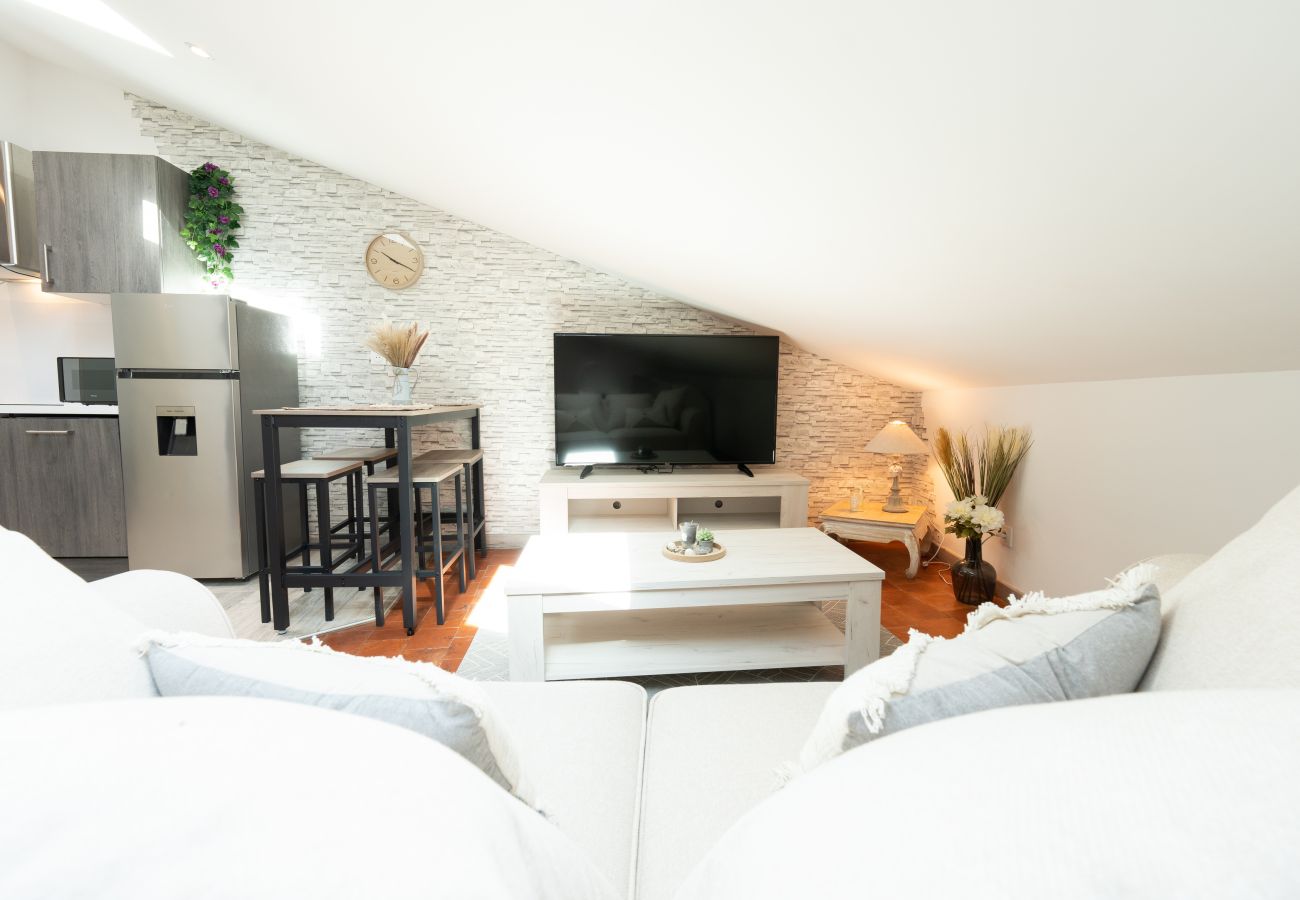 Studio à Riez - Appartement le Mansardé-Le charme sous les toits-3 étoiles