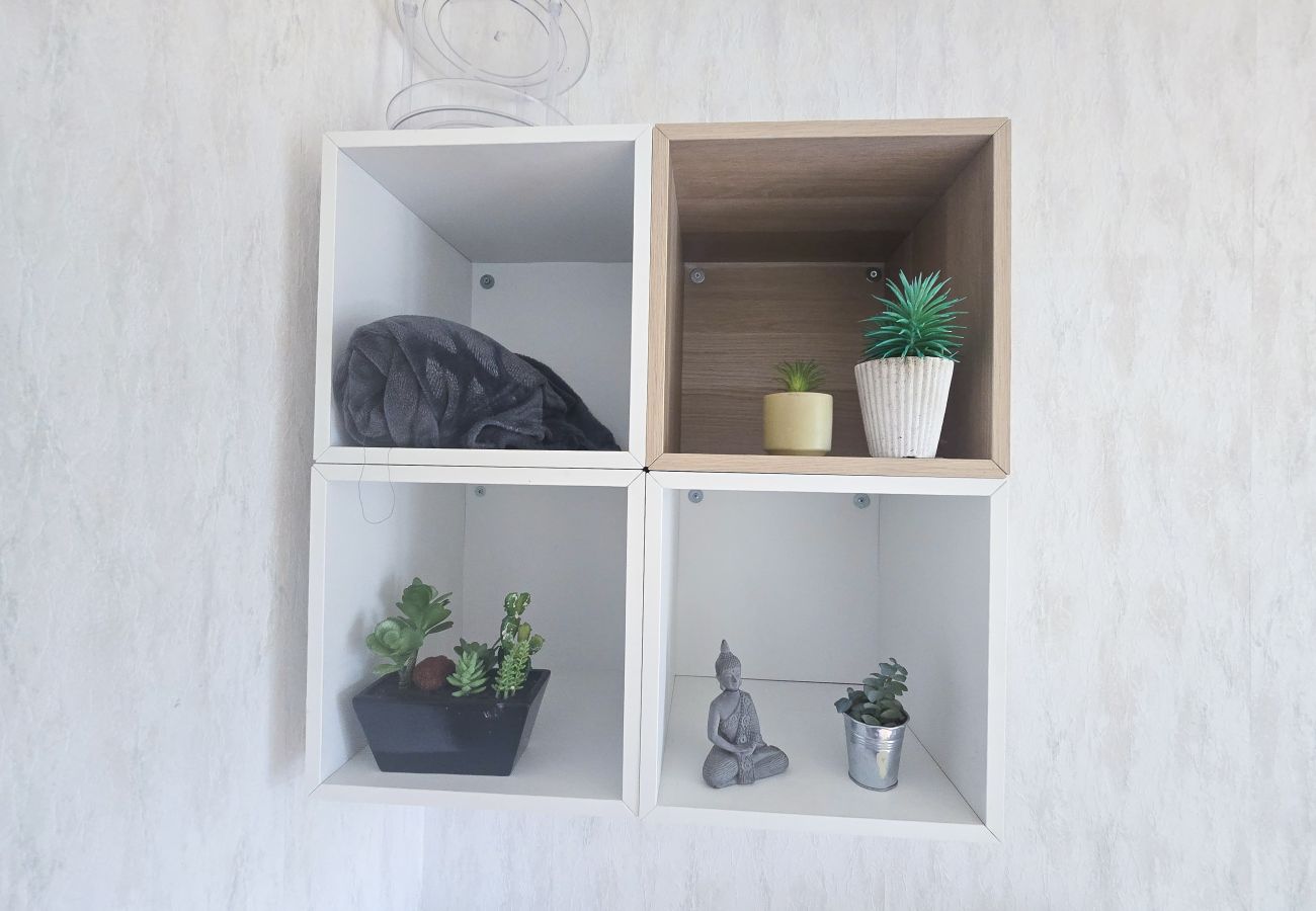 Appartement à Gréoux-les-Bains - Grand T2 - 2 pers - ascenseur - terrasse - parking