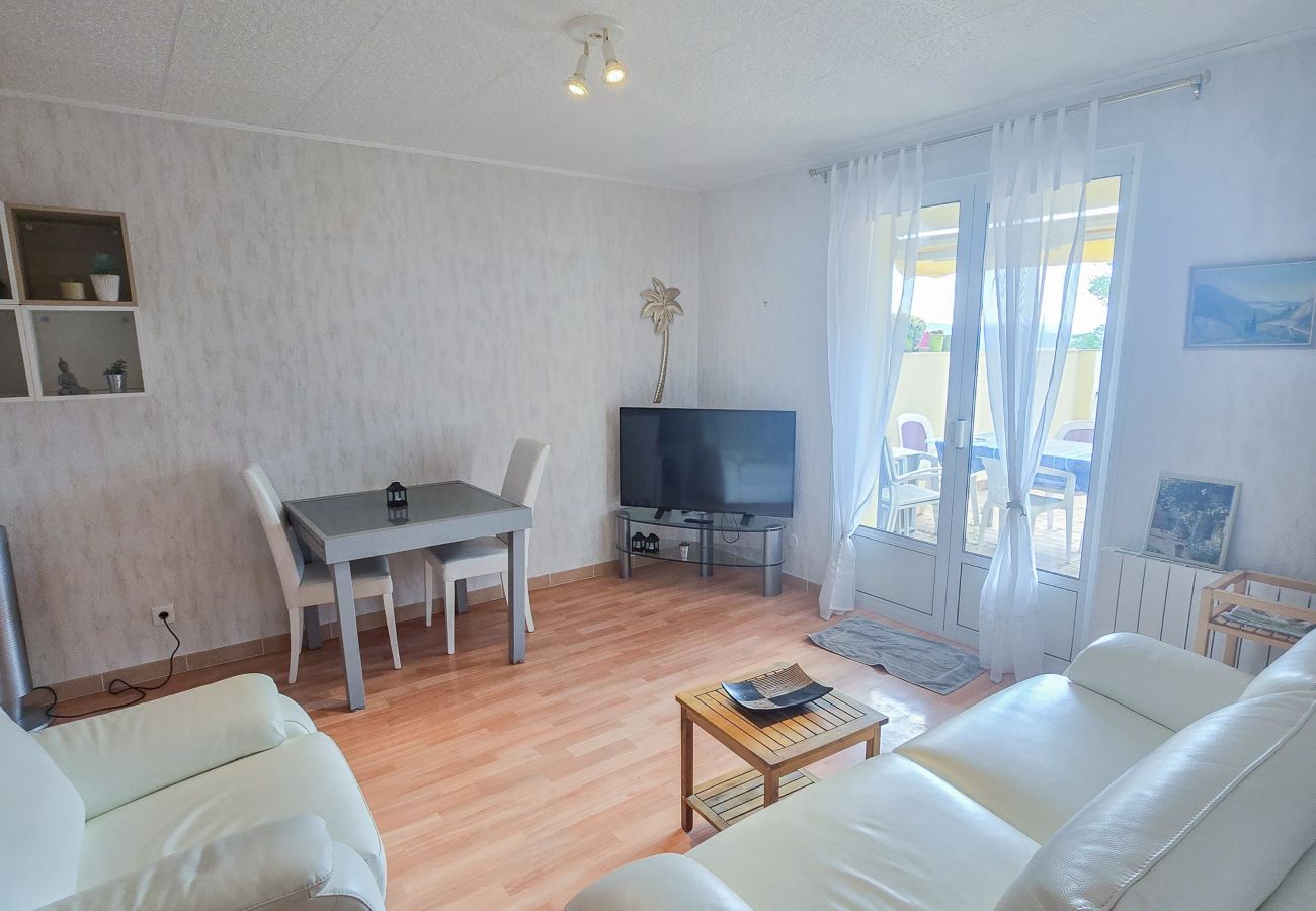 Appartement à Gréoux-les-Bains - Grand T2 - 2 pers - ascenseur - terrasse - parking