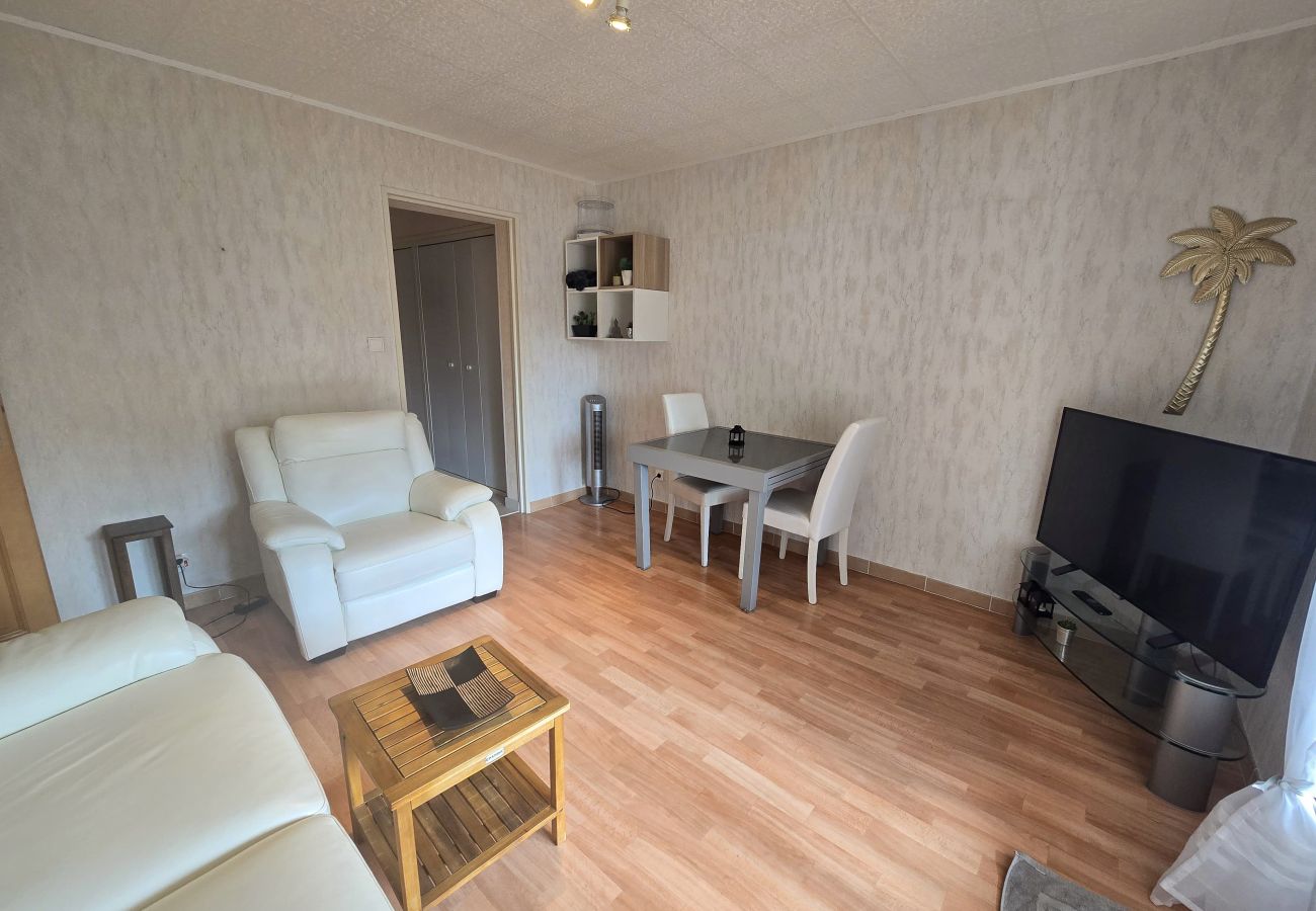 Appartement à Gréoux-les-Bains - Grand T2 - 2 pers - ascenseur - terrasse - parking