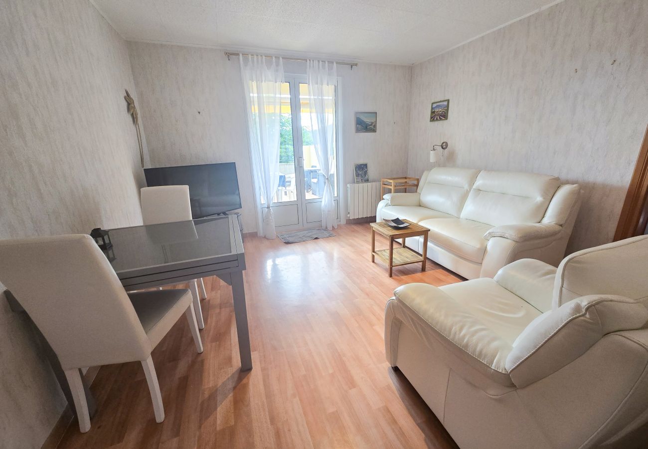 Appartement à Gréoux-les-Bains - Grand T2 - 2 pers - ascenseur - terrasse - parking