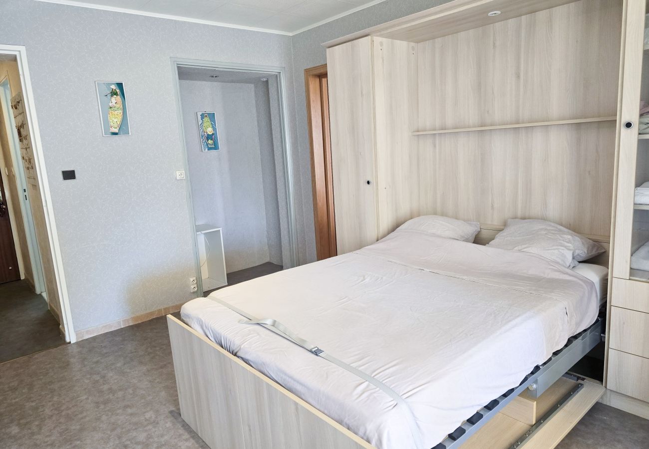 Appartement à Gréoux-les-Bains - Grand T2 - 2 pers - ascenseur - terrasse - parking