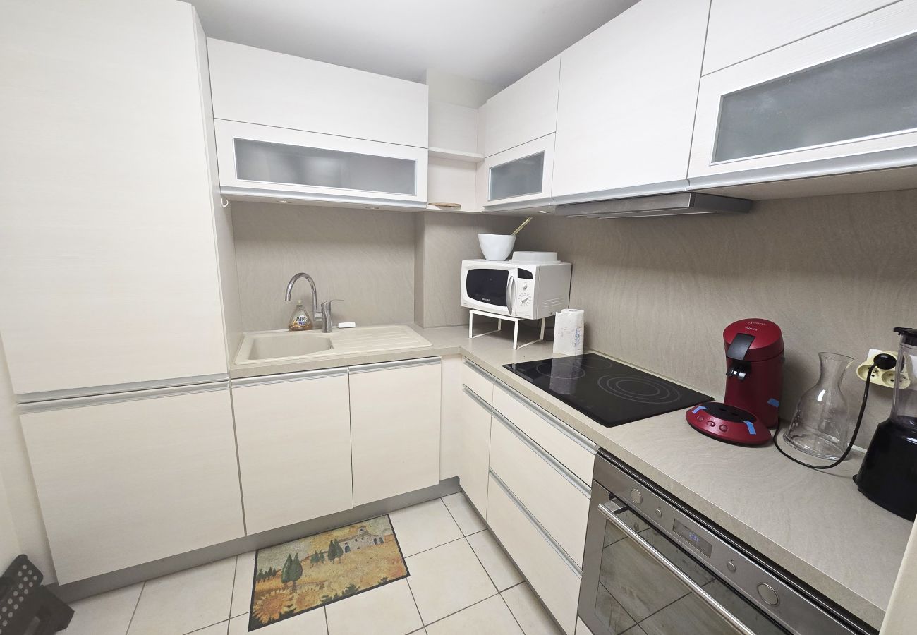 Appartement à Gréoux-les-Bains - Grand T2 - 2 pers - ascenseur - terrasse - parking