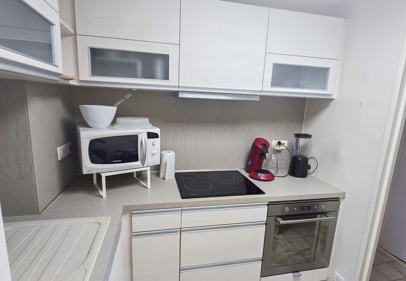 Appartement à Gréoux-les-Bains - Grand T2 - 2 pers - ascenseur - terrasse - parking