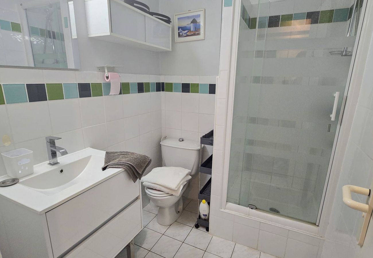 Appartement à Gréoux-les-Bains - Grand T2 - 2 pers - ascenseur - terrasse - parking