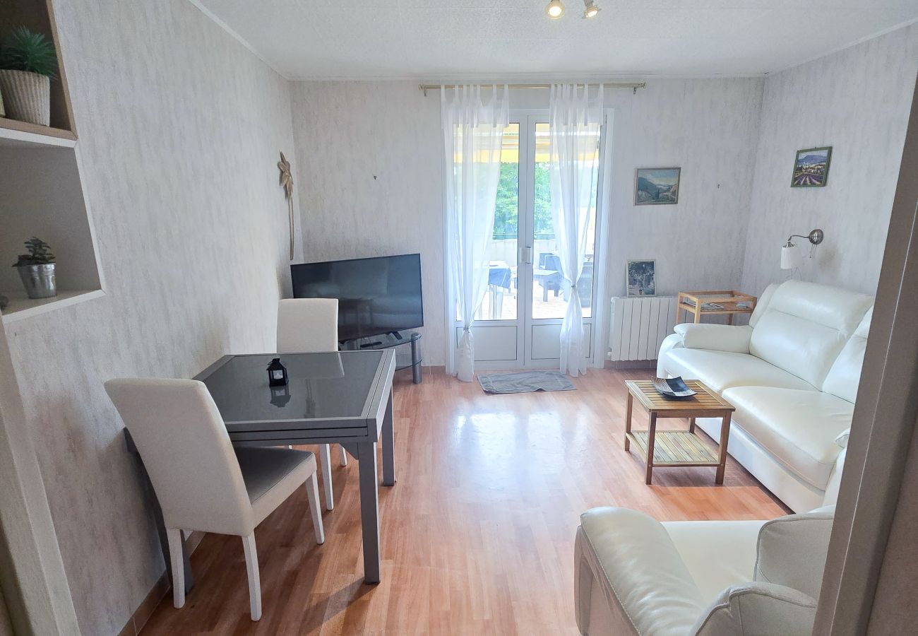 Appartement à Gréoux-les-Bains - Grand T2 - 2 pers - ascenseur - terrasse - parking