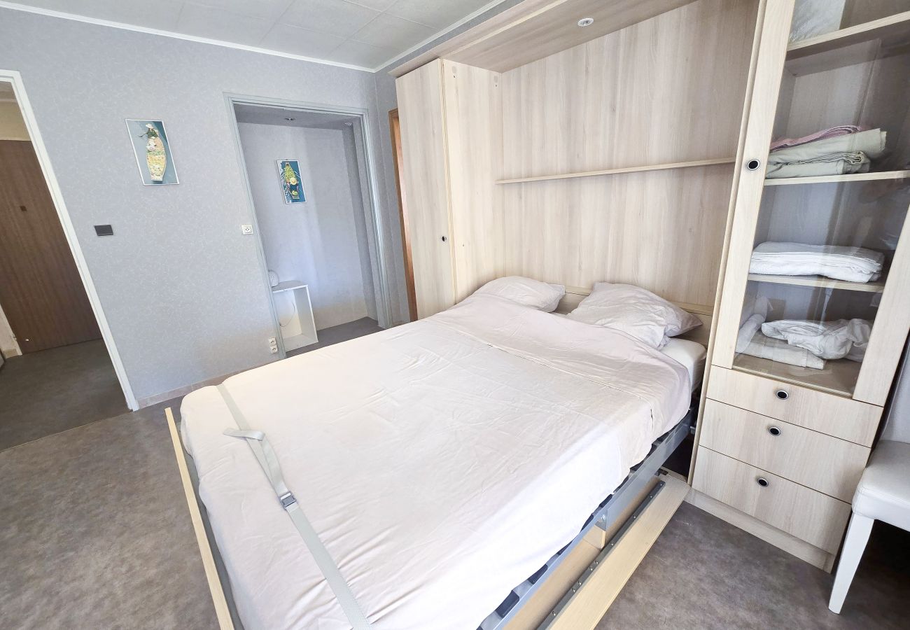 Appartement à Gréoux-les-Bains - Grand T2 - 2 pers - ascenseur - terrasse - parking