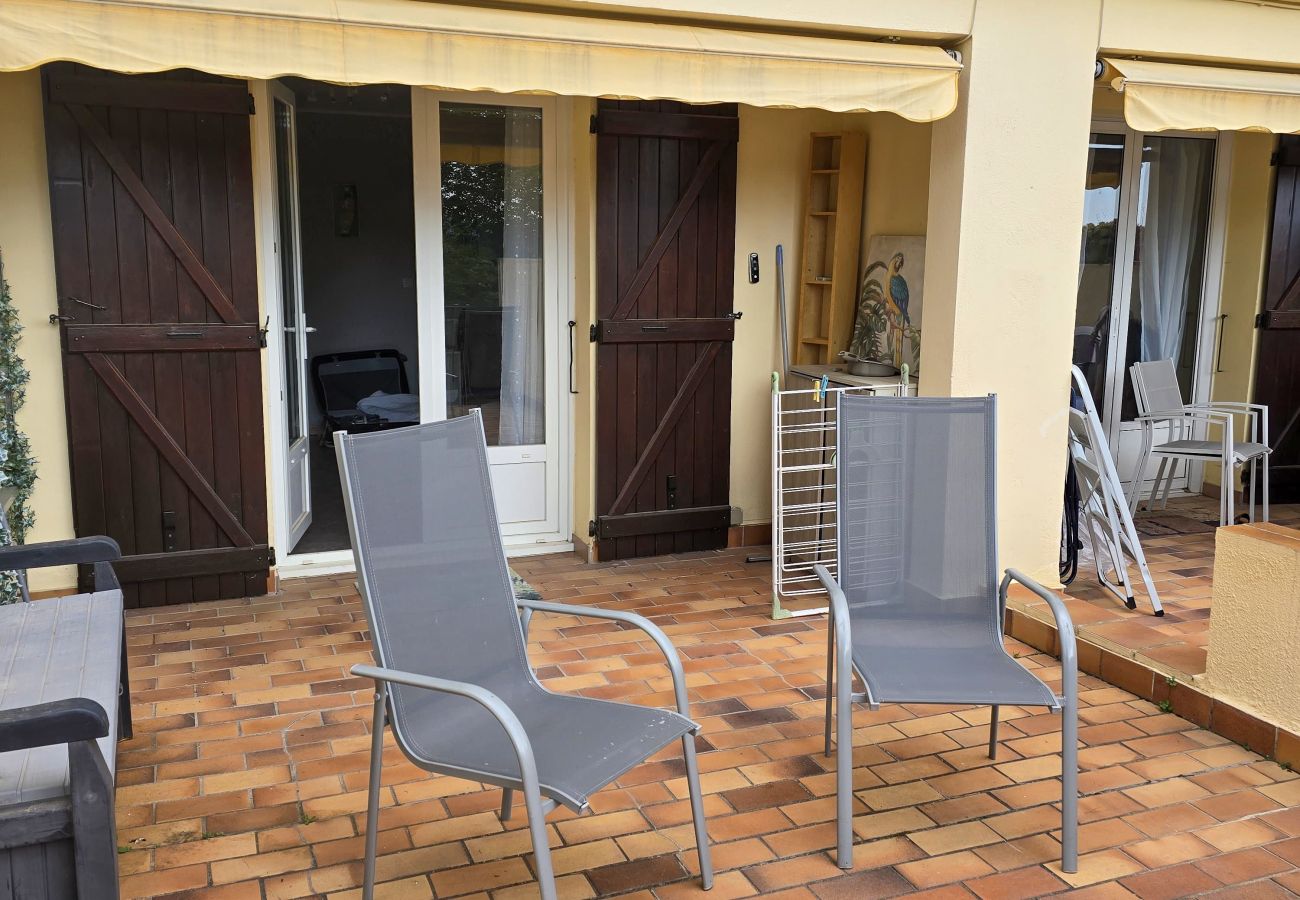 Appartement à Gréoux-les-Bains - Grand T2 - 2 pers - ascenseur - terrasse - parking