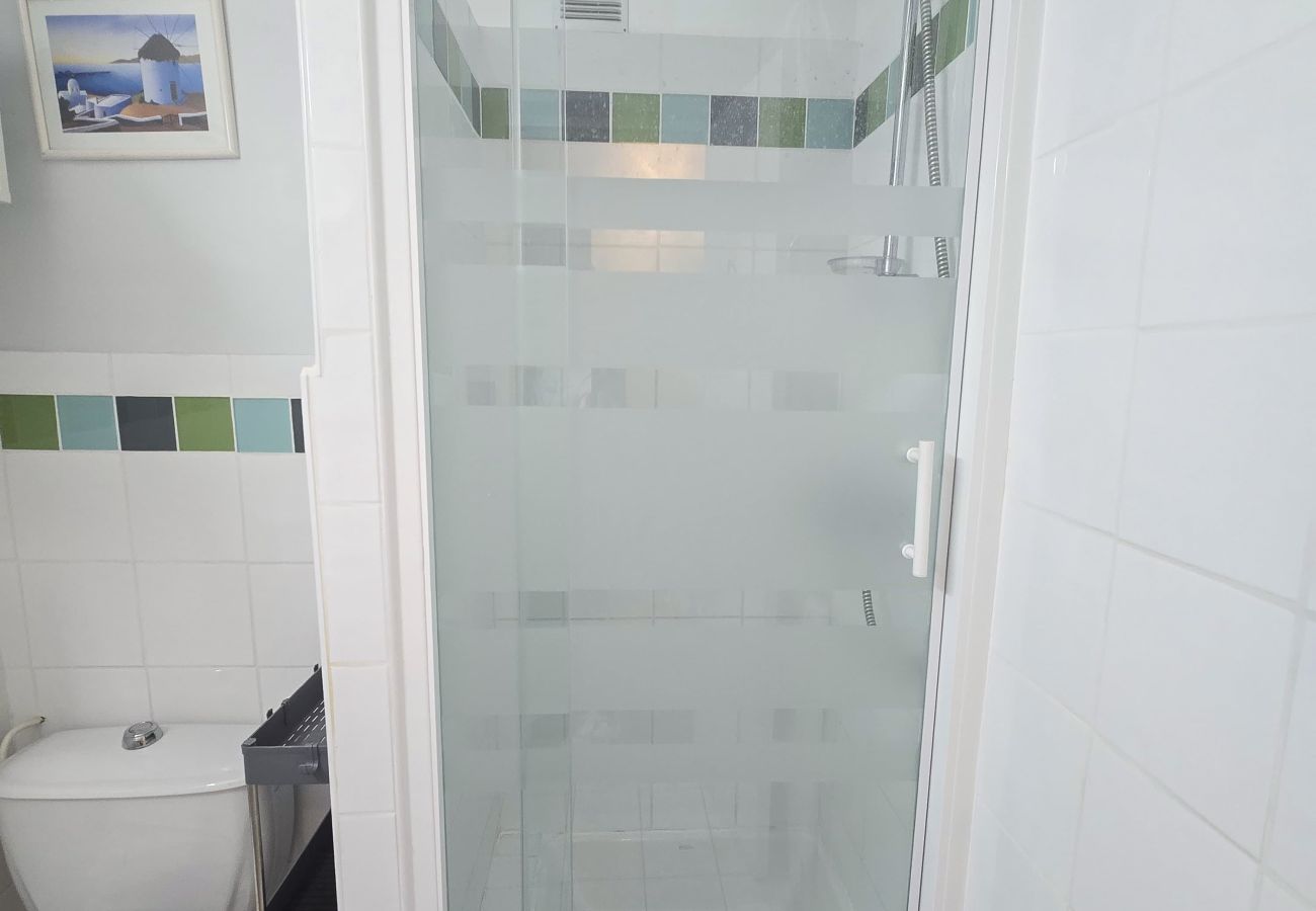 Appartement à Gréoux-les-Bains - Grand T2 - 2 pers - ascenseur - terrasse - parking