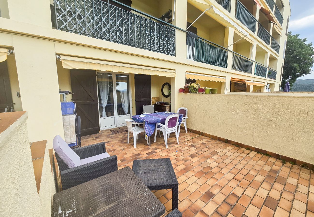 Appartement à Gréoux-les-Bains - Grand T2 - 2 pers - ascenseur - terrasse - parking