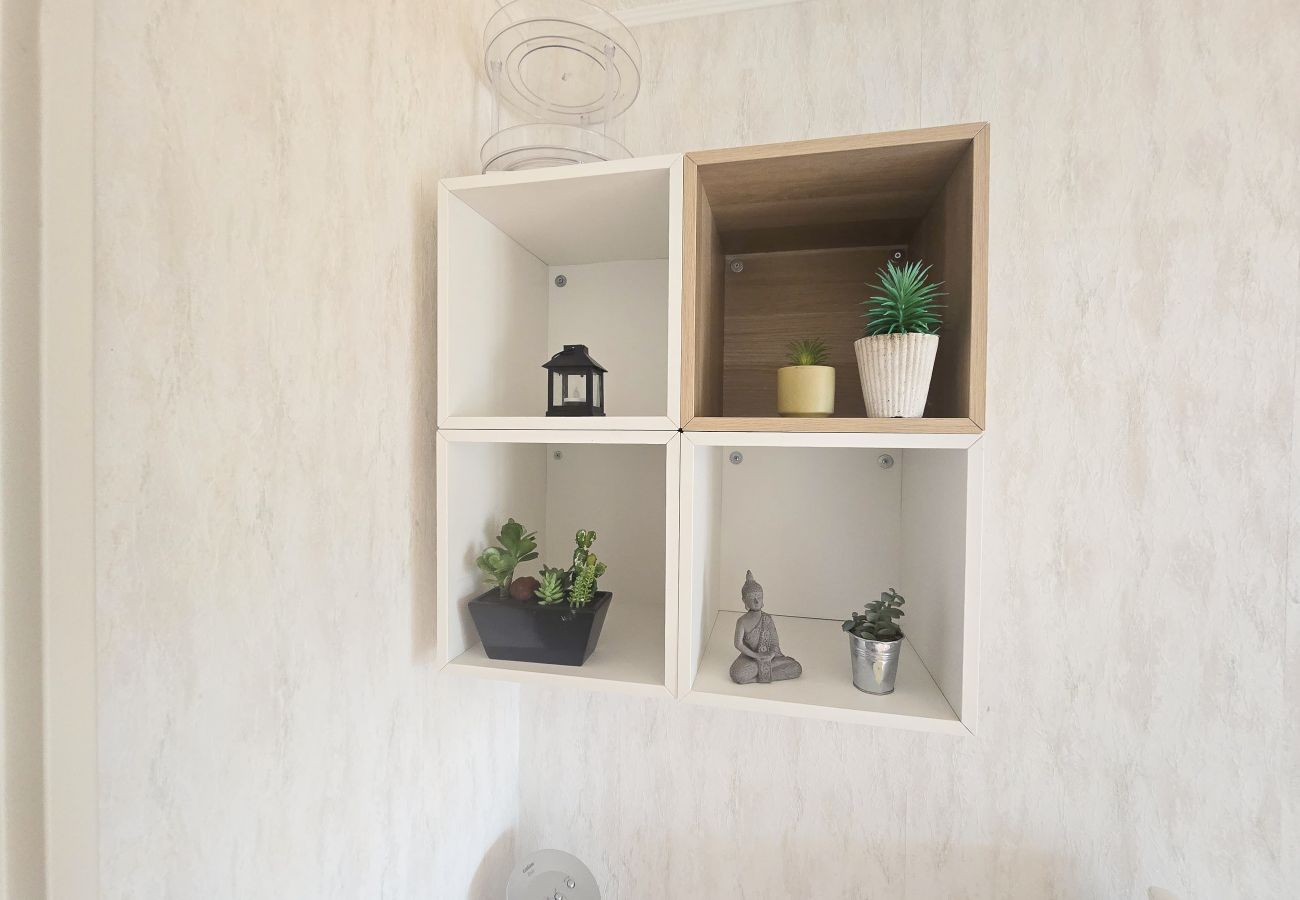 Appartement à Gréoux-les-Bains - Grand T2 - 2 pers - ascenseur - terrasse - parking