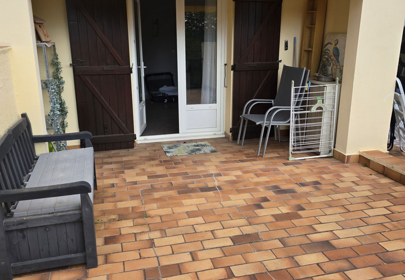 Appartement à Gréoux-les-Bains - Grand T2 - 2 pers - ascenseur - terrasse - parking