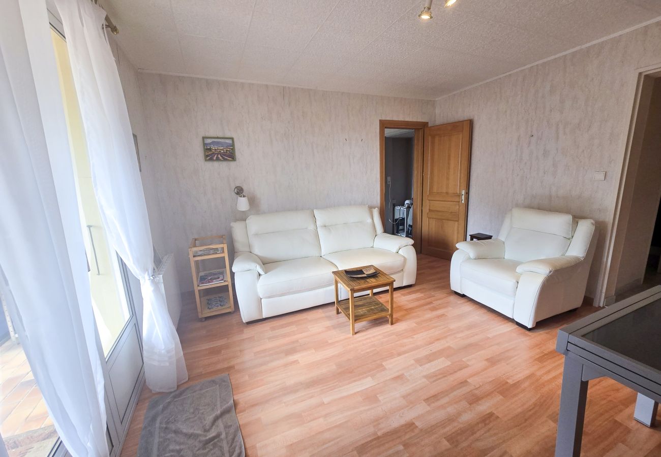 Appartement à Gréoux-les-Bains - Grand T2 - 2 pers - ascenseur - terrasse - parking