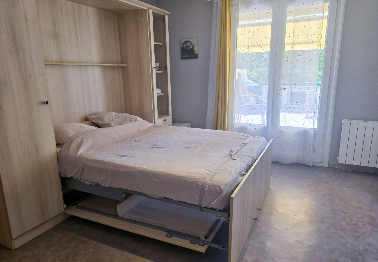 Appartement à Gréoux-les-Bains - Grand T2 - 2 pers - ascenseur - terrasse - parking