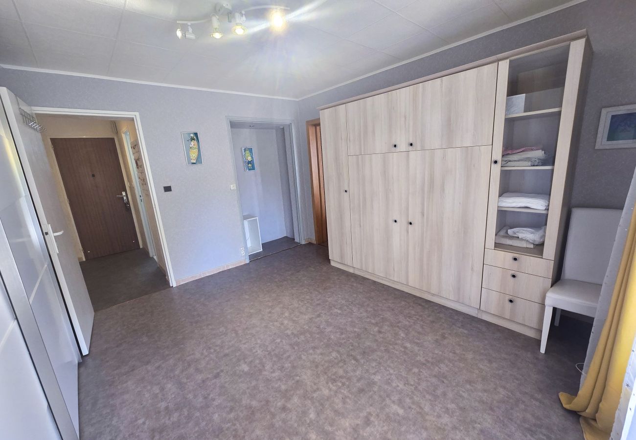 Appartement à Gréoux-les-Bains - Grand T2 - 2 pers - ascenseur - terrasse - parking