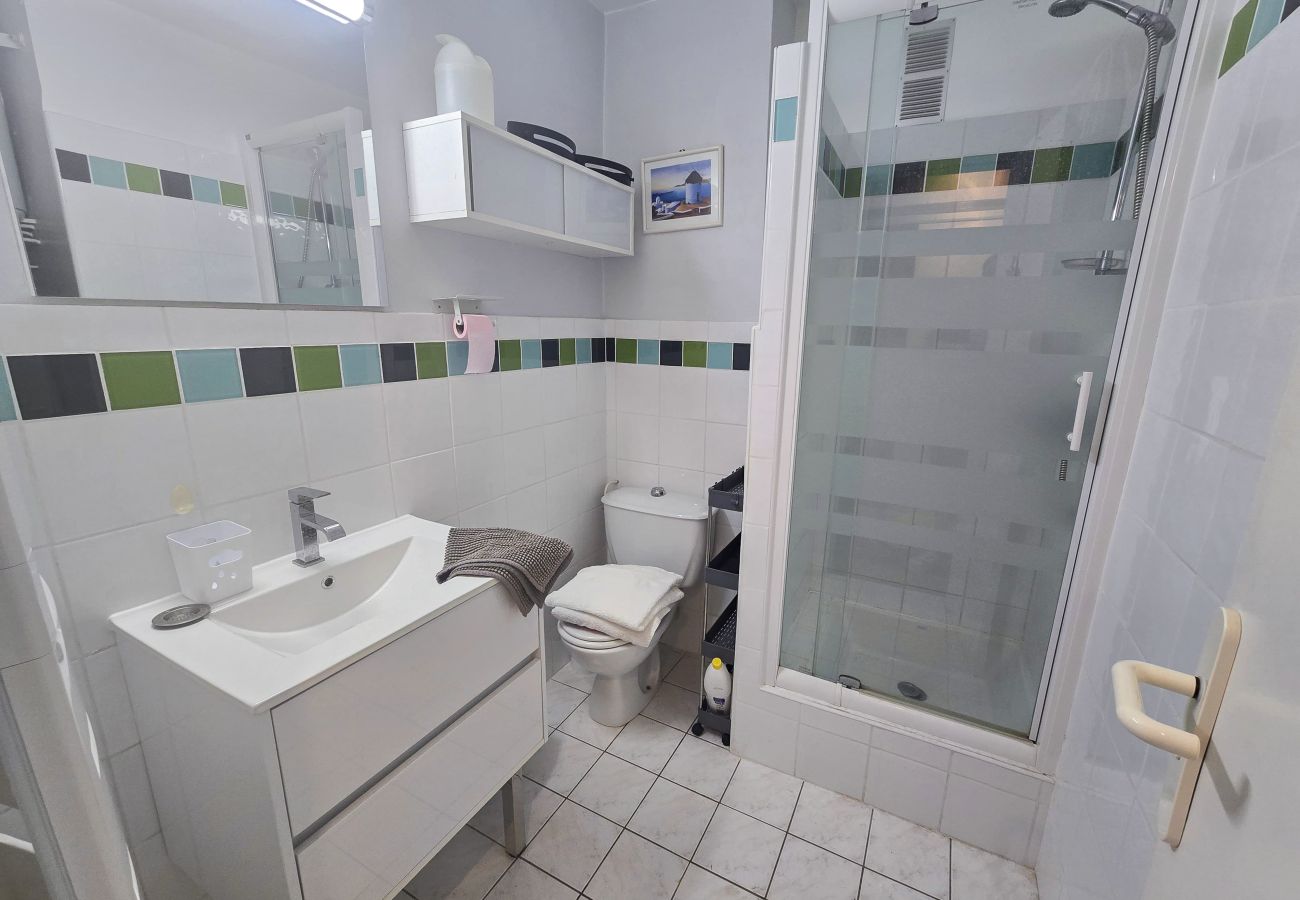 Appartement à Gréoux-les-Bains - Grand T2 - 2 pers - ascenseur - terrasse - parking