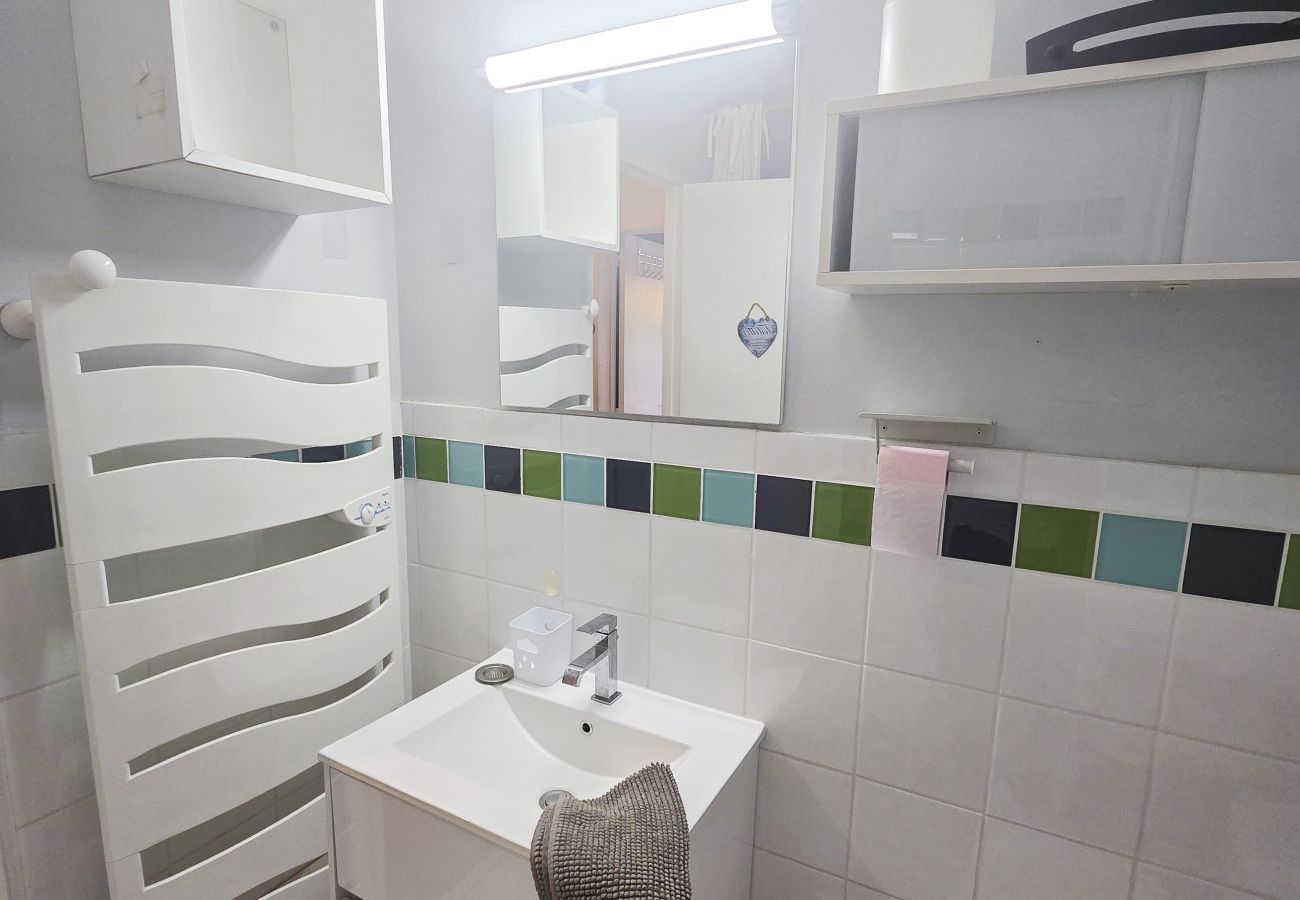 Appartement à Gréoux-les-Bains - Grand T2 - 2 pers - ascenseur - terrasse - parking