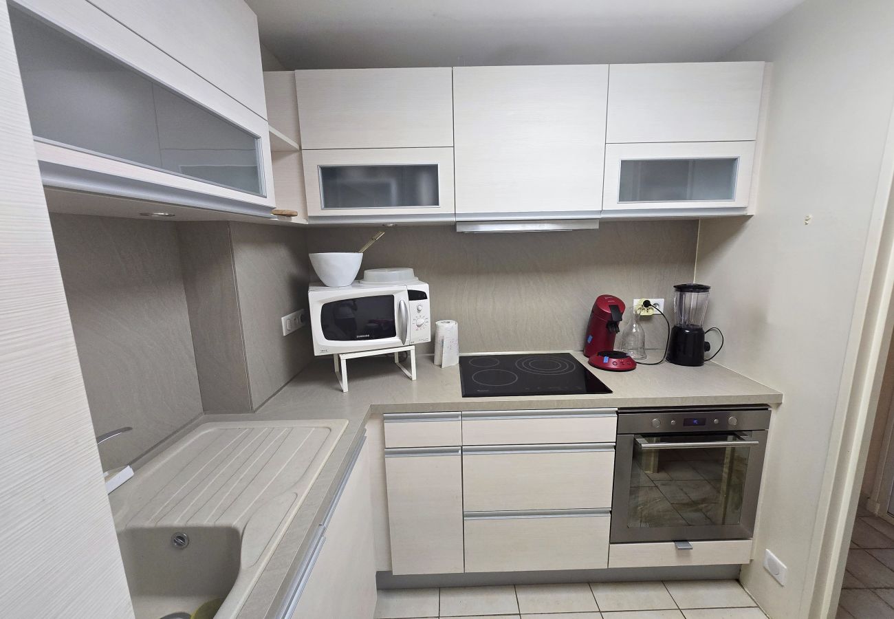Appartement à Gréoux-les-Bains - Grand T2 - 2 pers - ascenseur - terrasse - parking