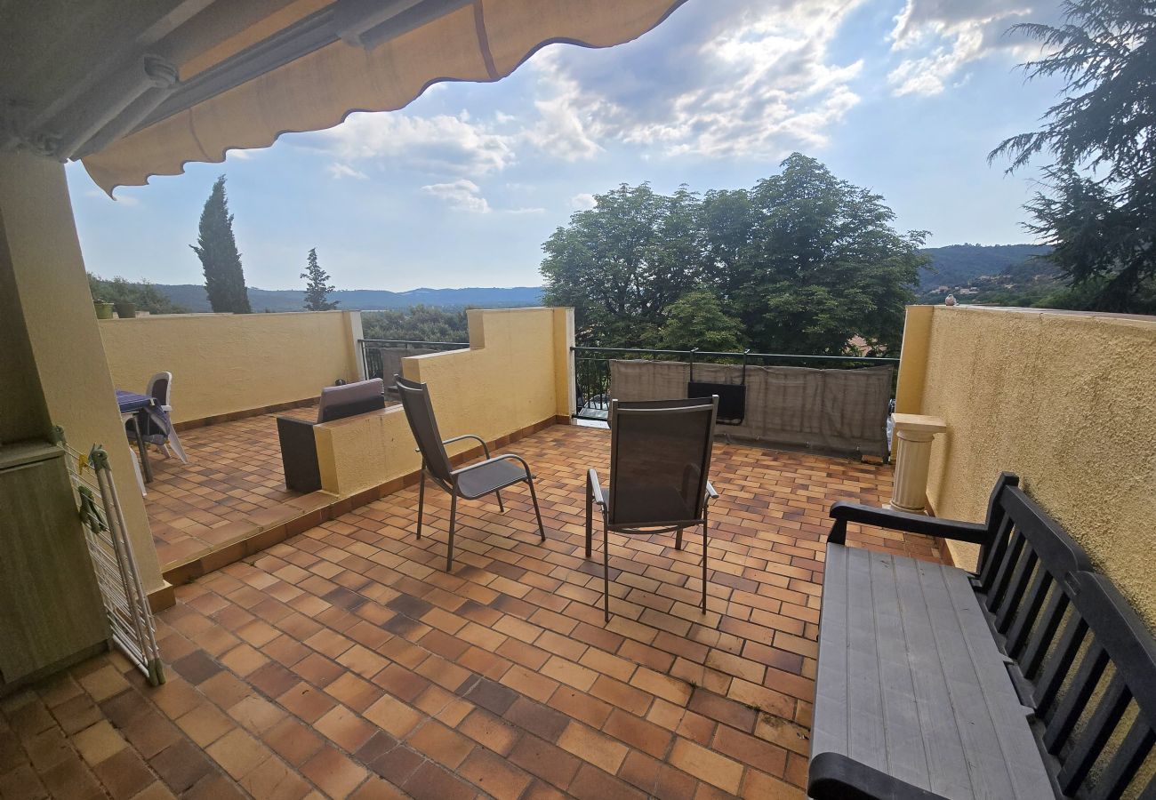 Appartement à Gréoux-les-Bains - Grand T2 - 2 pers - ascenseur - terrasse - parking