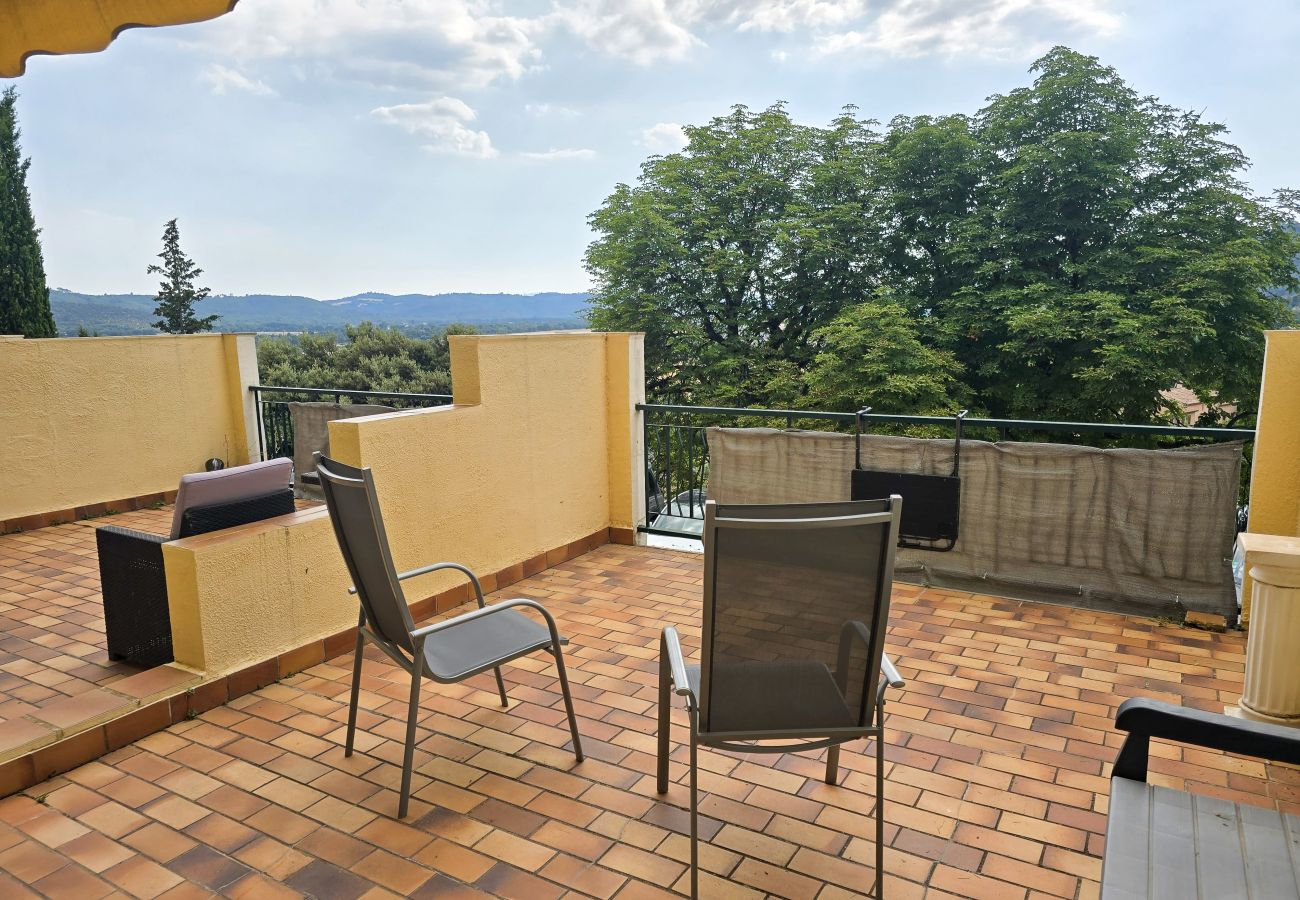 Appartement à Gréoux-les-Bains - Grand T2 - 2 pers - ascenseur - terrasse - parking
