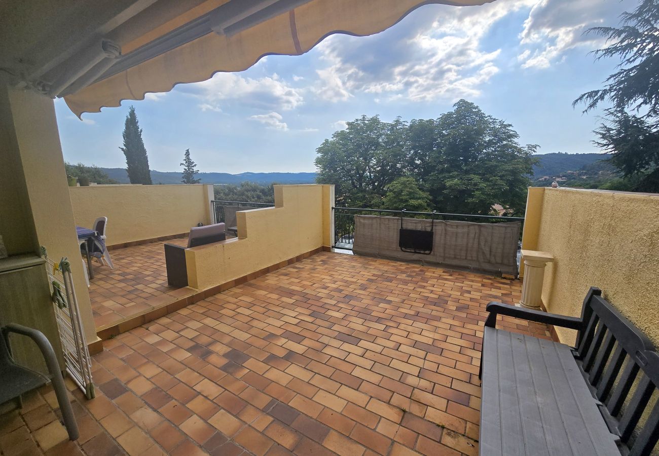 Appartement à Gréoux-les-Bains - Grand T2 - 2 pers - ascenseur - terrasse - parking