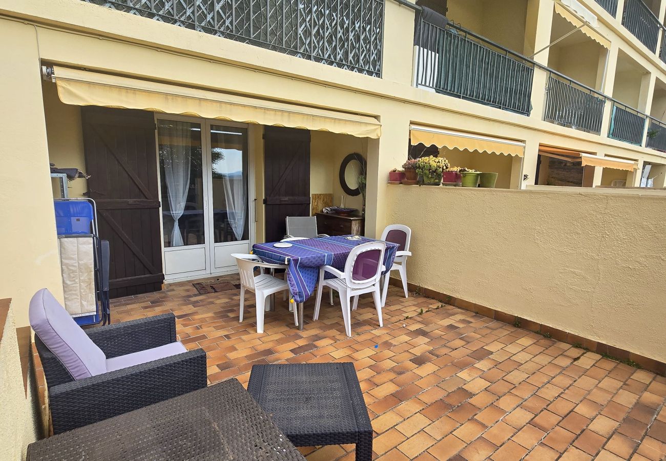 Appartement à Gréoux-les-Bains - Grand T2 - 2 pers - ascenseur - terrasse - parking