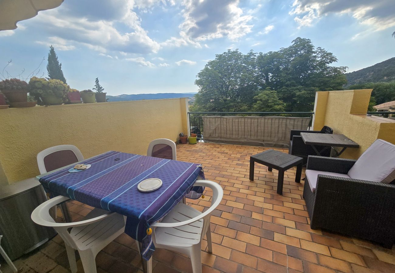 Appartement à Gréoux-les-Bains - Grand T2 - 2 pers - ascenseur - terrasse - parking
