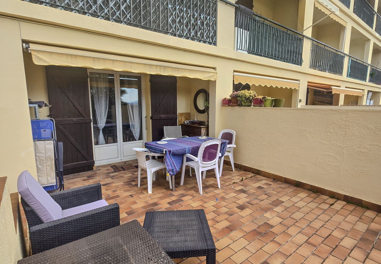 Appartement à Gréoux-les-Bains - Grand T2 - 2 pers - ascenseur - terrasse - parking