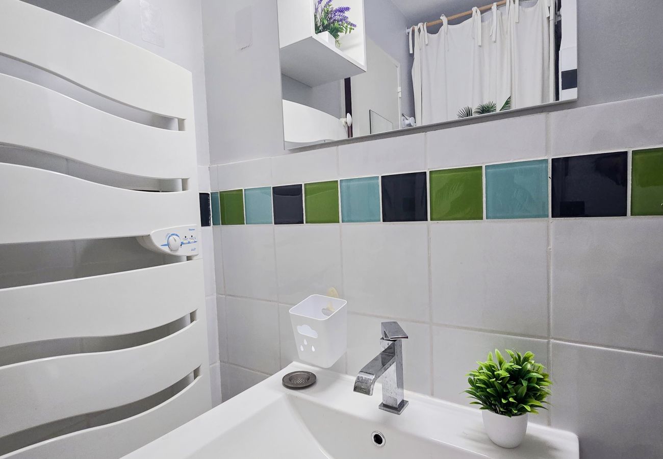 Appartement à Gréoux-les-Bains - Appartement Fontaine - 2 pers - clim - ascenseur - terrasse - parking