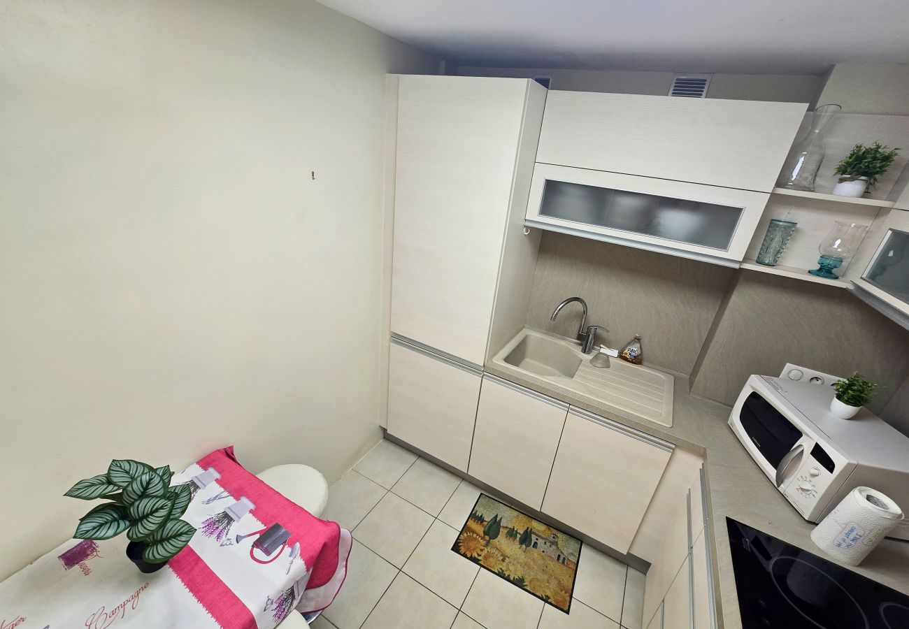 Appartement à Gréoux-les-Bains - Appartement Fontaine - 2 pers - clim - ascenseur - terrasse - parking