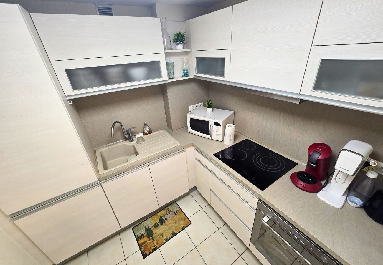 Appartement à Gréoux-les-Bains - Appartement Fontaine - 2 pers - clim - ascenseur - terrasse - parking