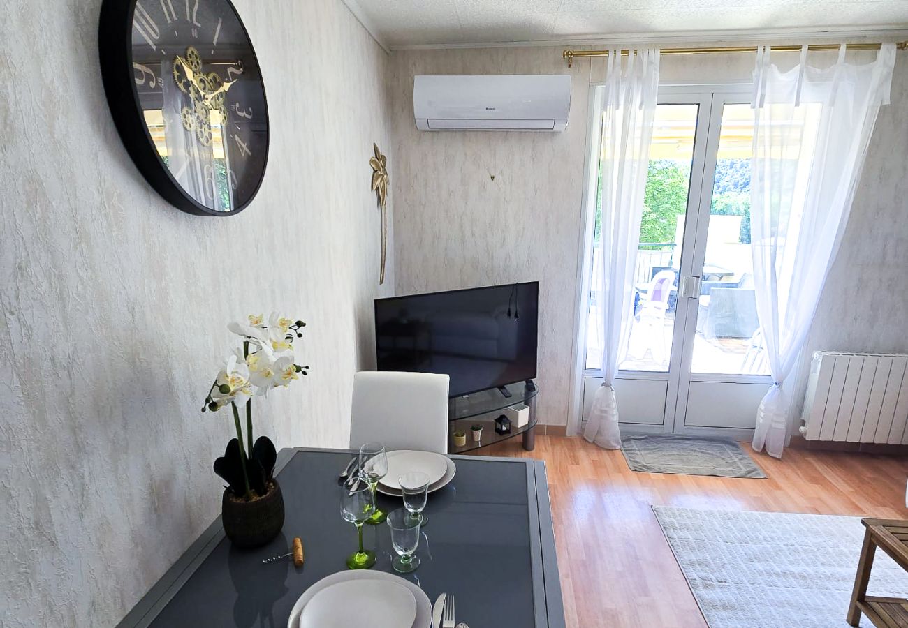 Appartement à Gréoux-les-Bains - Appartement Fontaine - 2 pers - clim - ascenseur - terrasse - parking