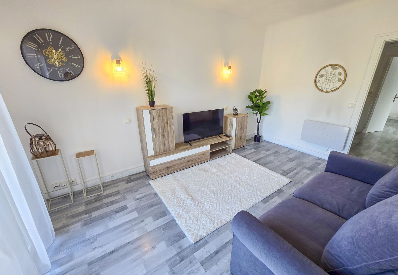 Appartement à Château-Arnoux-Saint-Auban - Le Cosy du Lac | Vue Lac – Centre Calme – Parking – Wifi – Appartement lumineux 4 pers