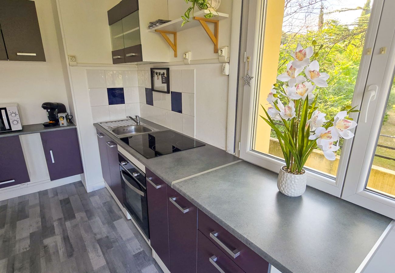 Appartement à Château-Arnoux-Saint-Auban - Le Cosy du Lac | Vue Lac – Centre Calme – Parking – Wifi – Appartement lumineux 4 pers