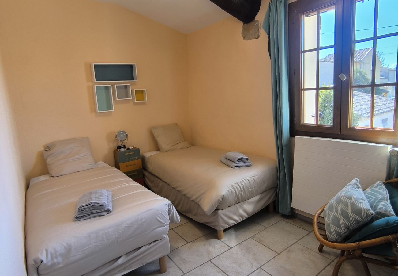 Maison à Oraison - Lou Parpaioun - villa provençale - piscine - 8 p