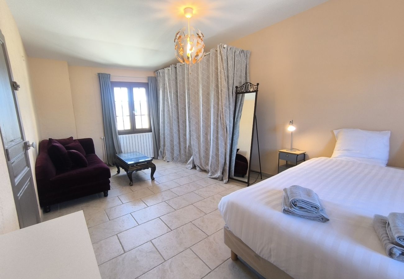 Maison à Oraison - Lou Parpaioun - villa provençale - piscine - 8 p