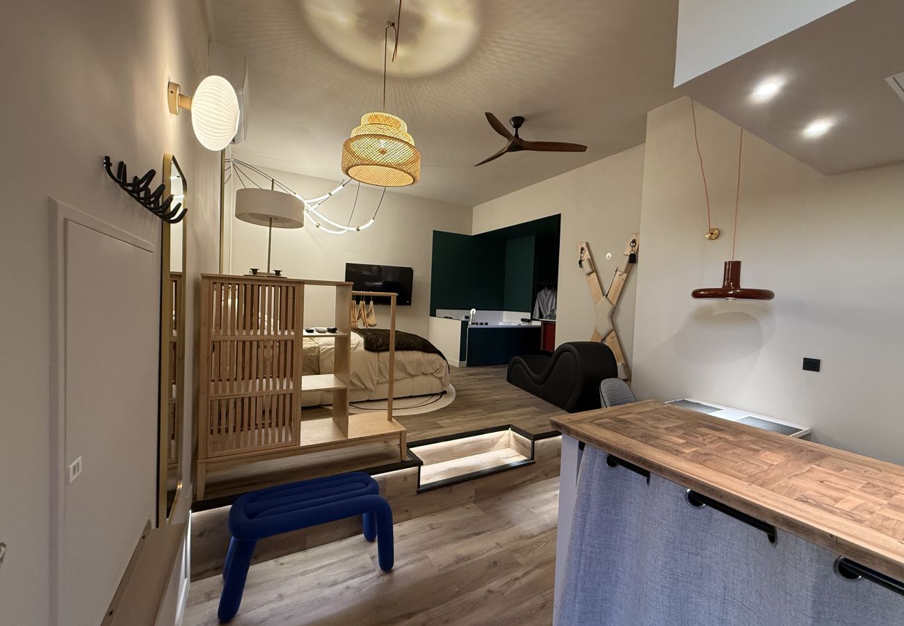 Studio à Manosque - La Love Room - charme et passion - 2p