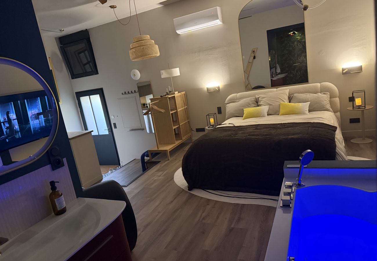 Studio à Manosque - La Love Room - charme et passion - 2p