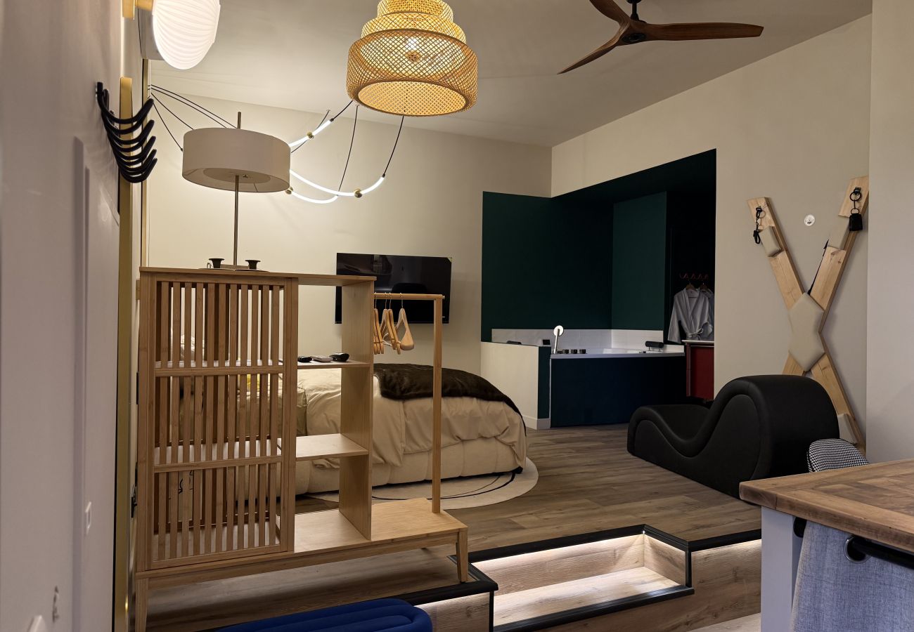 Studio à Manosque - La Love Room - charme et passion - 2p