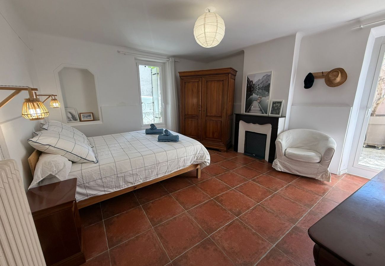 Maison à Les Mées - Le Balcon des Pourcelles 12personnes /terrasses