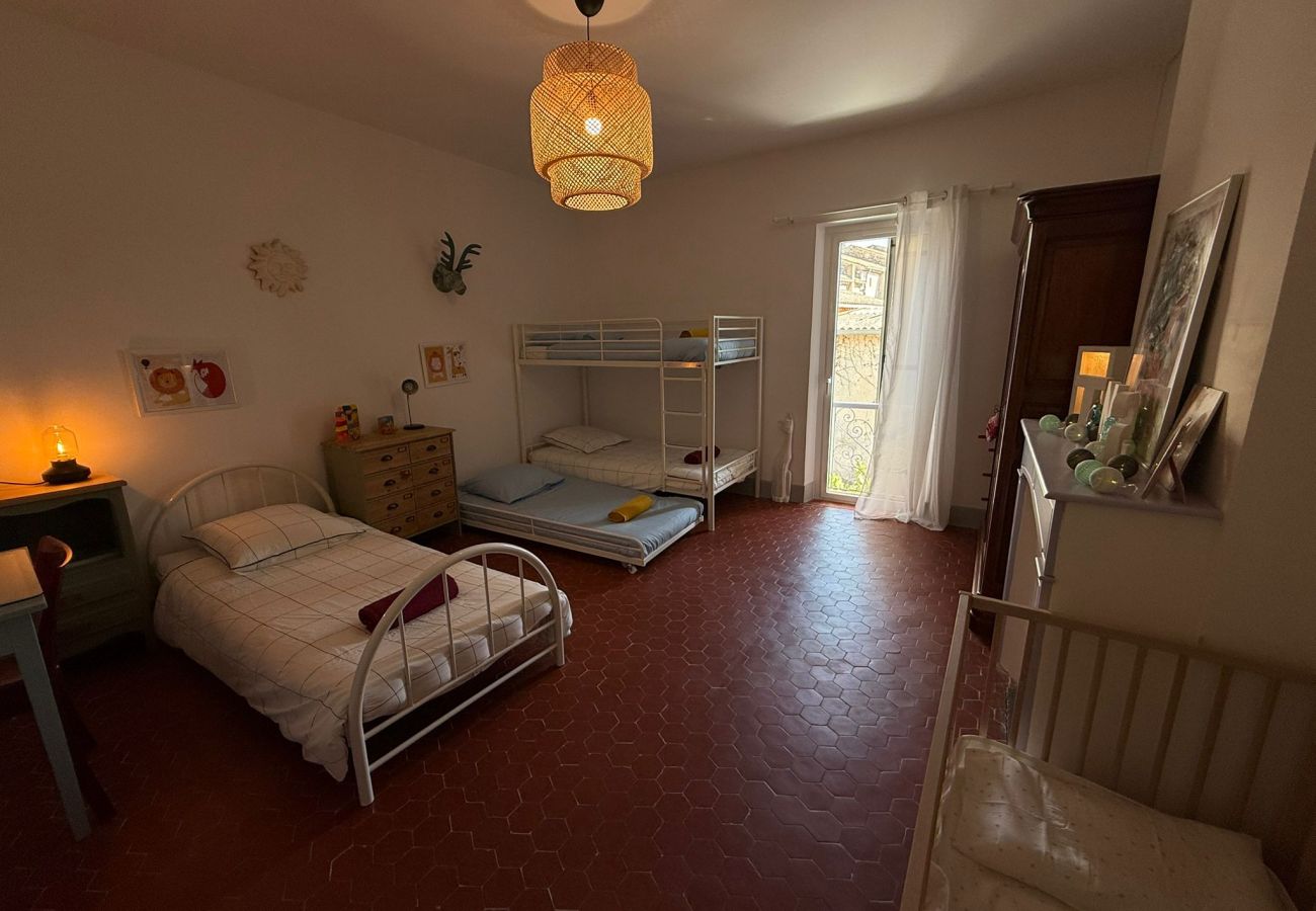 Maison à Les Mées - Le Balcon des Pourcelles 12personnes /terrasses